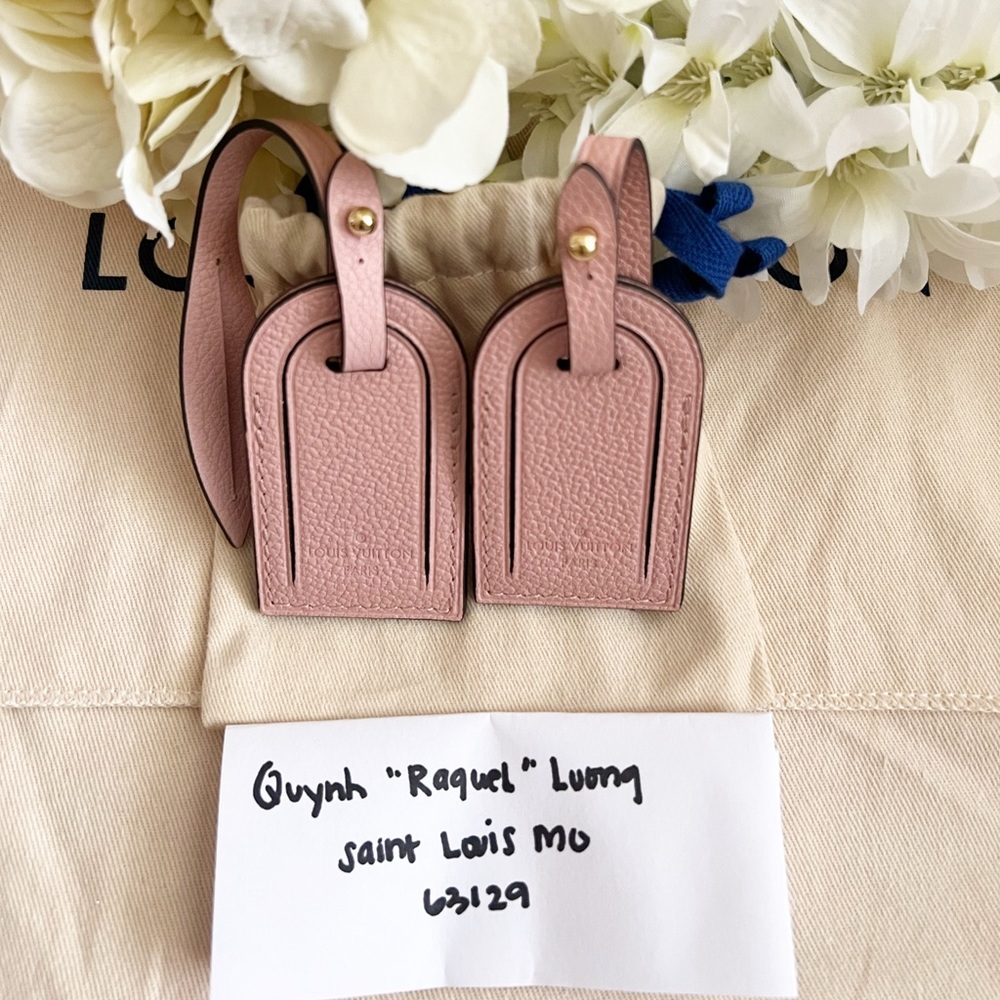 Louis Vuitton rose Ballerine luggage tag.